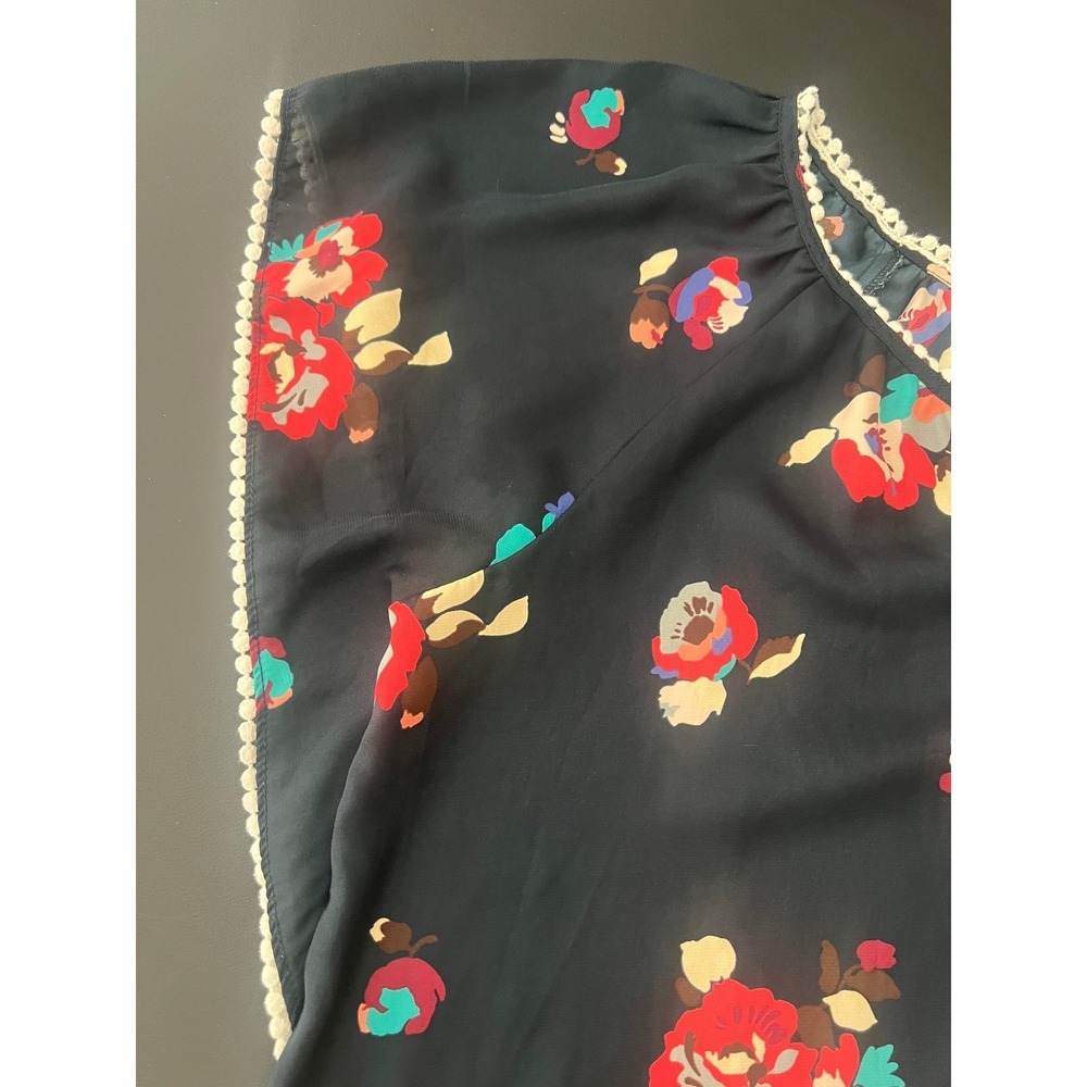 American Eagle Floral Blouse Navy Blue Crochet Lace Trim Medium (1053) - Picture 5 of 12